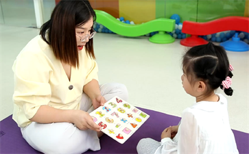四歲寶寶說話吐字不清是怎么回事？