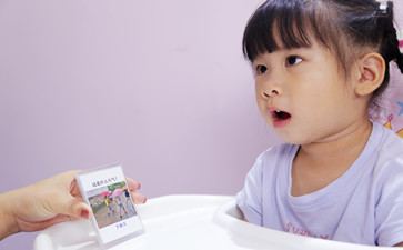 孩子口吃該如何糾正？