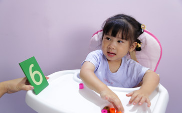 小孩語言發(fā)育障礙的原因有哪些？