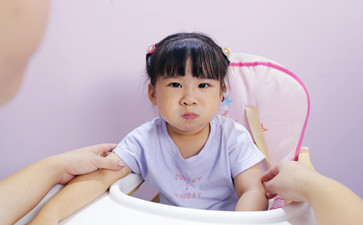 兩三歲小孩的口吃可以矯正嗎？